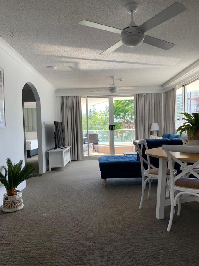 Pacific Regis Beachfront Holiday Apartments Gold Coast Extérieur photo