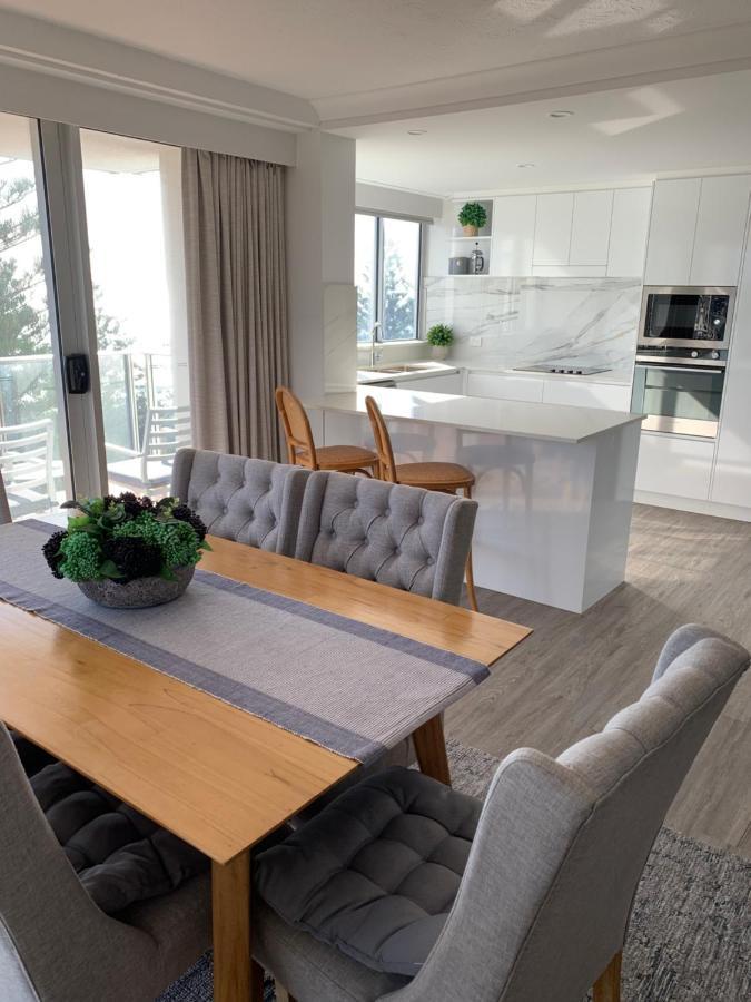 Pacific Regis Beachfront Holiday Apartments Gold Coast Extérieur photo