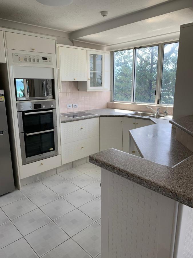 Pacific Regis Beachfront Holiday Apartments Gold Coast Extérieur photo