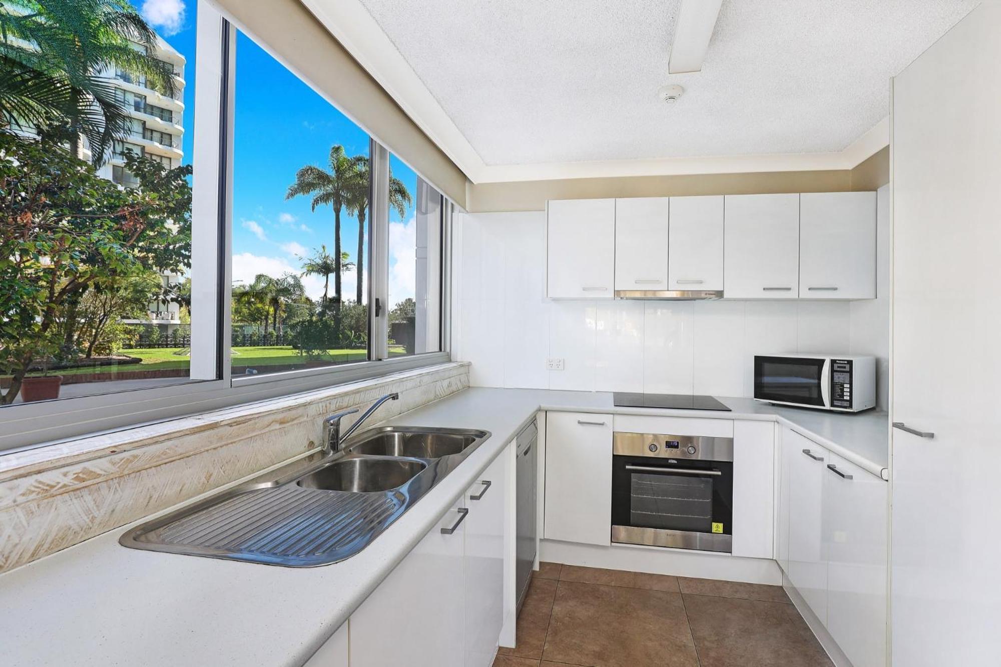 Pacific Regis Beachfront Holiday Apartments Gold Coast Extérieur photo