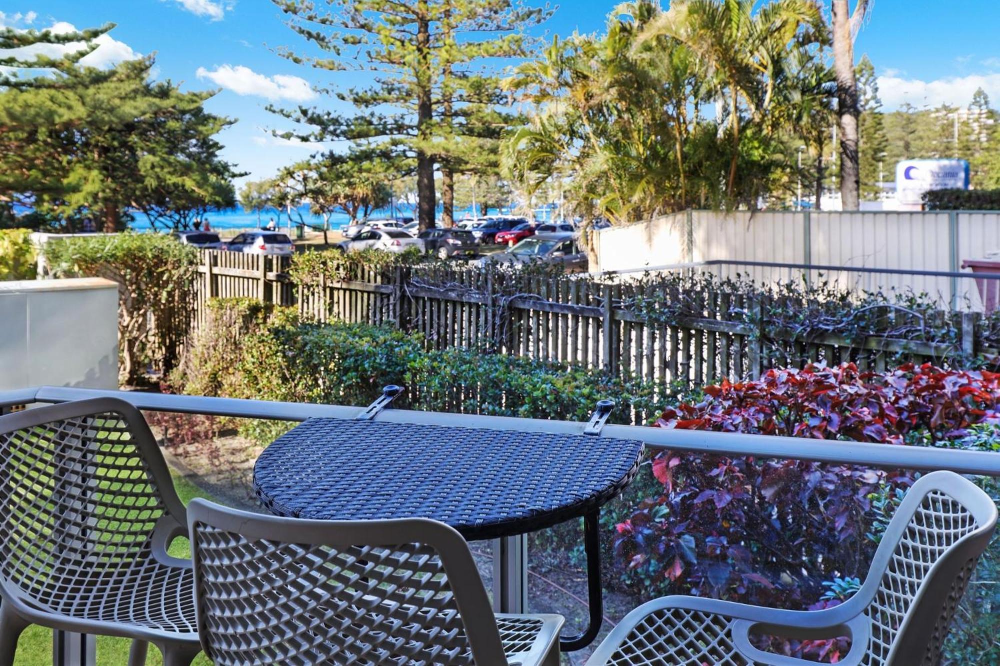 Pacific Regis Beachfront Holiday Apartments Gold Coast Extérieur photo