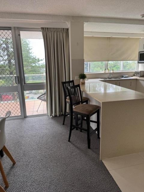 Pacific Regis Beachfront Holiday Apartments Gold Coast Extérieur photo