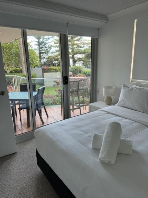 Pacific Regis Beachfront Holiday Apartments Gold Coast Extérieur photo