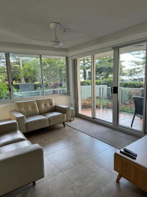 Pacific Regis Beachfront Holiday Apartments Gold Coast Extérieur photo