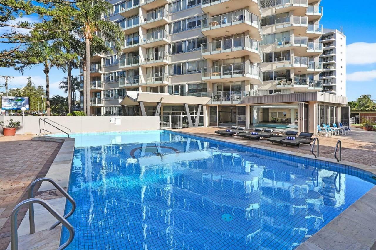 Pacific Regis Beachfront Holiday Apartments Gold Coast Extérieur photo